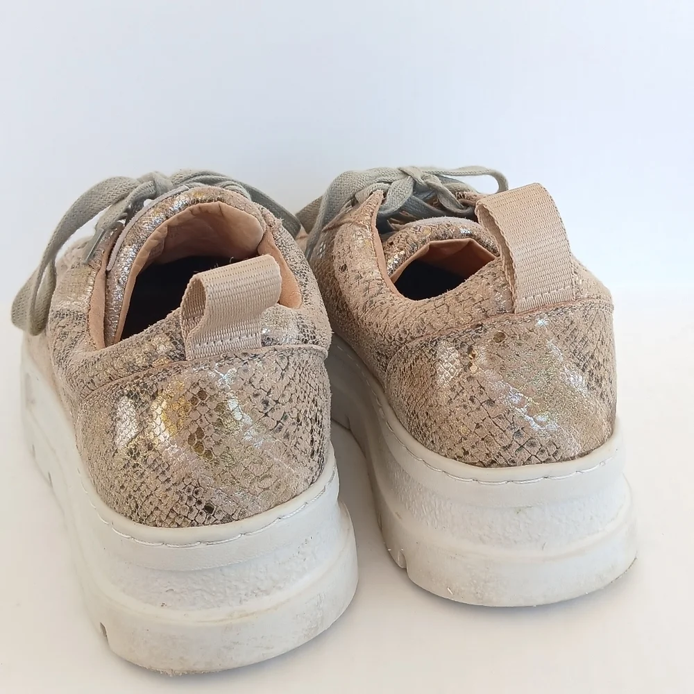 J Slides Roger Platform Leather Embossed Sneakers